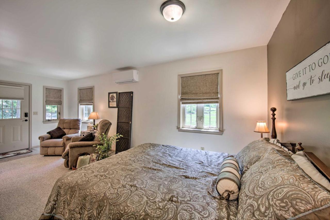 Cozy Garden Room In Welsh Mountain Suites! New Holland エクステリア 写真