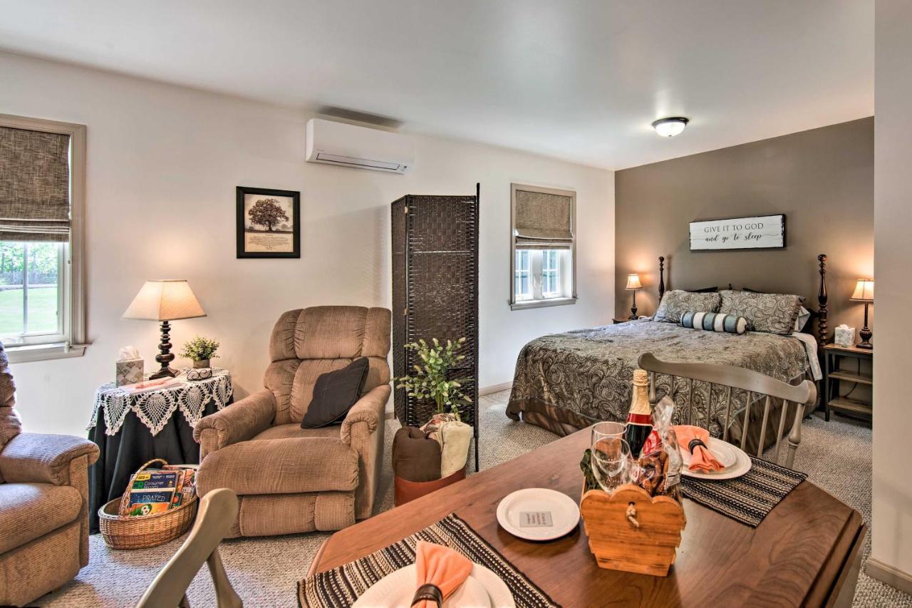 Cozy Garden Room In Welsh Mountain Suites! New Holland エクステリア 写真