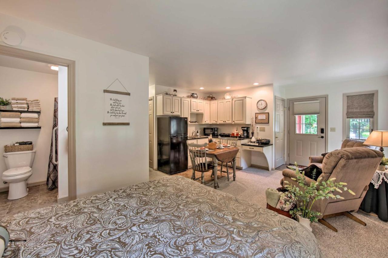 Cozy Garden Room In Welsh Mountain Suites! New Holland エクステリア 写真