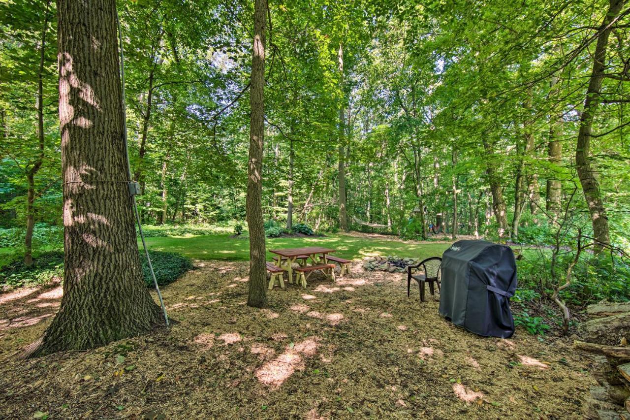 Cozy Garden Room In Welsh Mountain Suites! New Holland エクステリア 写真