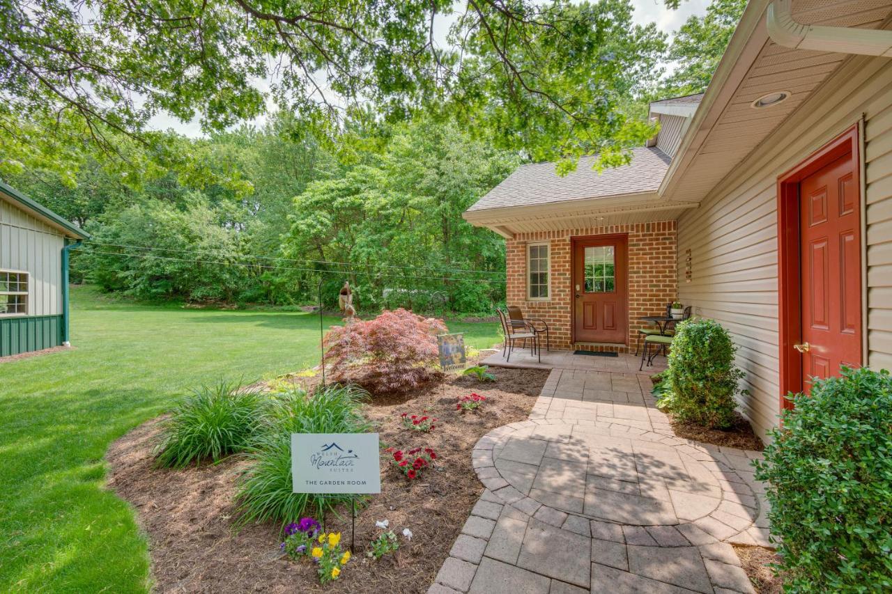Cozy Garden Room In Welsh Mountain Suites! New Holland エクステリア 写真